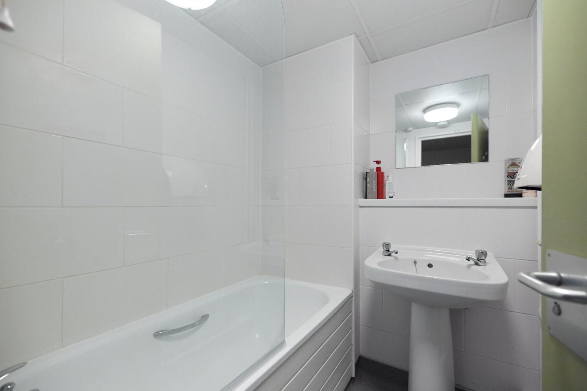 Louise House Hostel Лондон Экстерьер фото