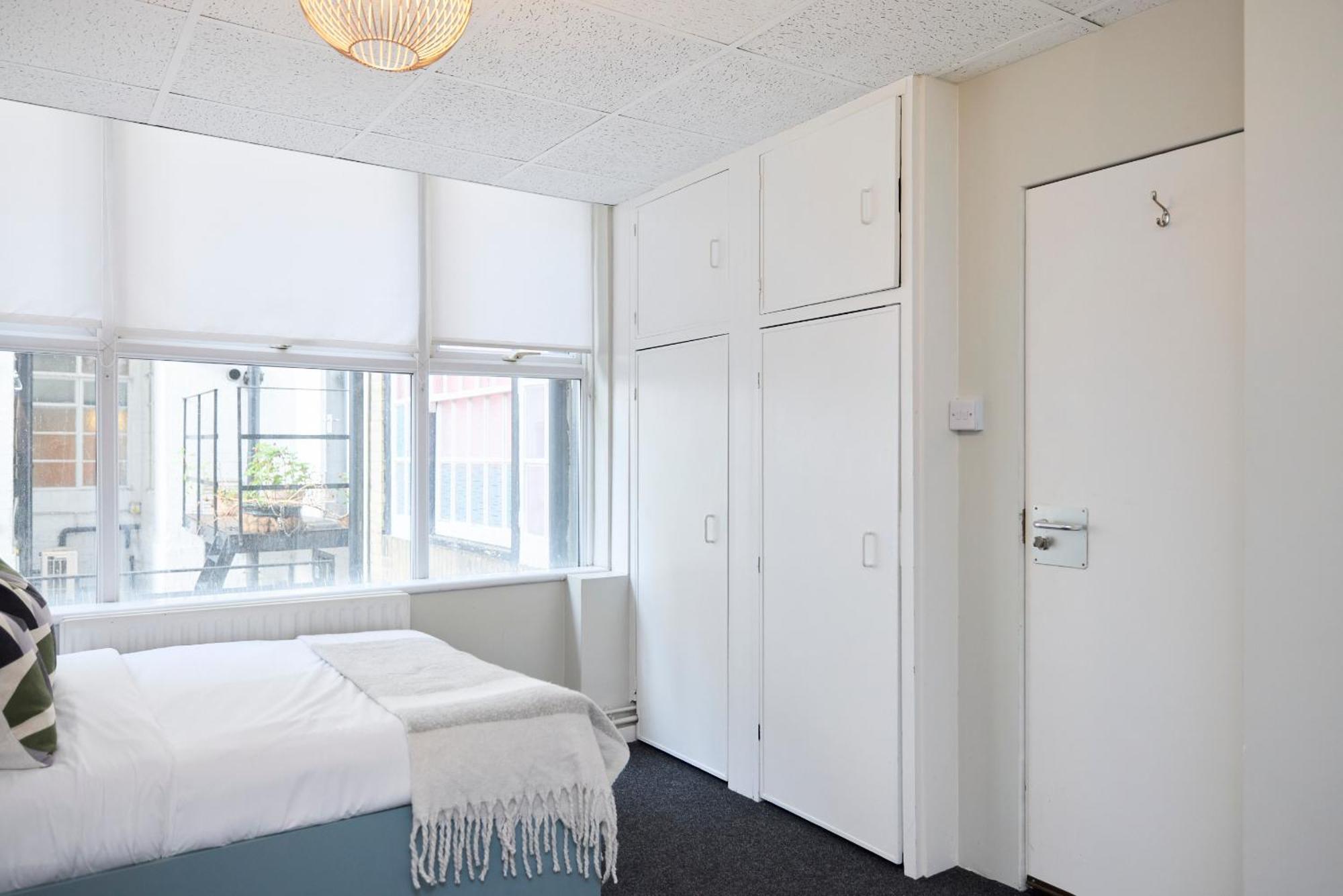 Louise House Hostel Лондон Экстерьер фото