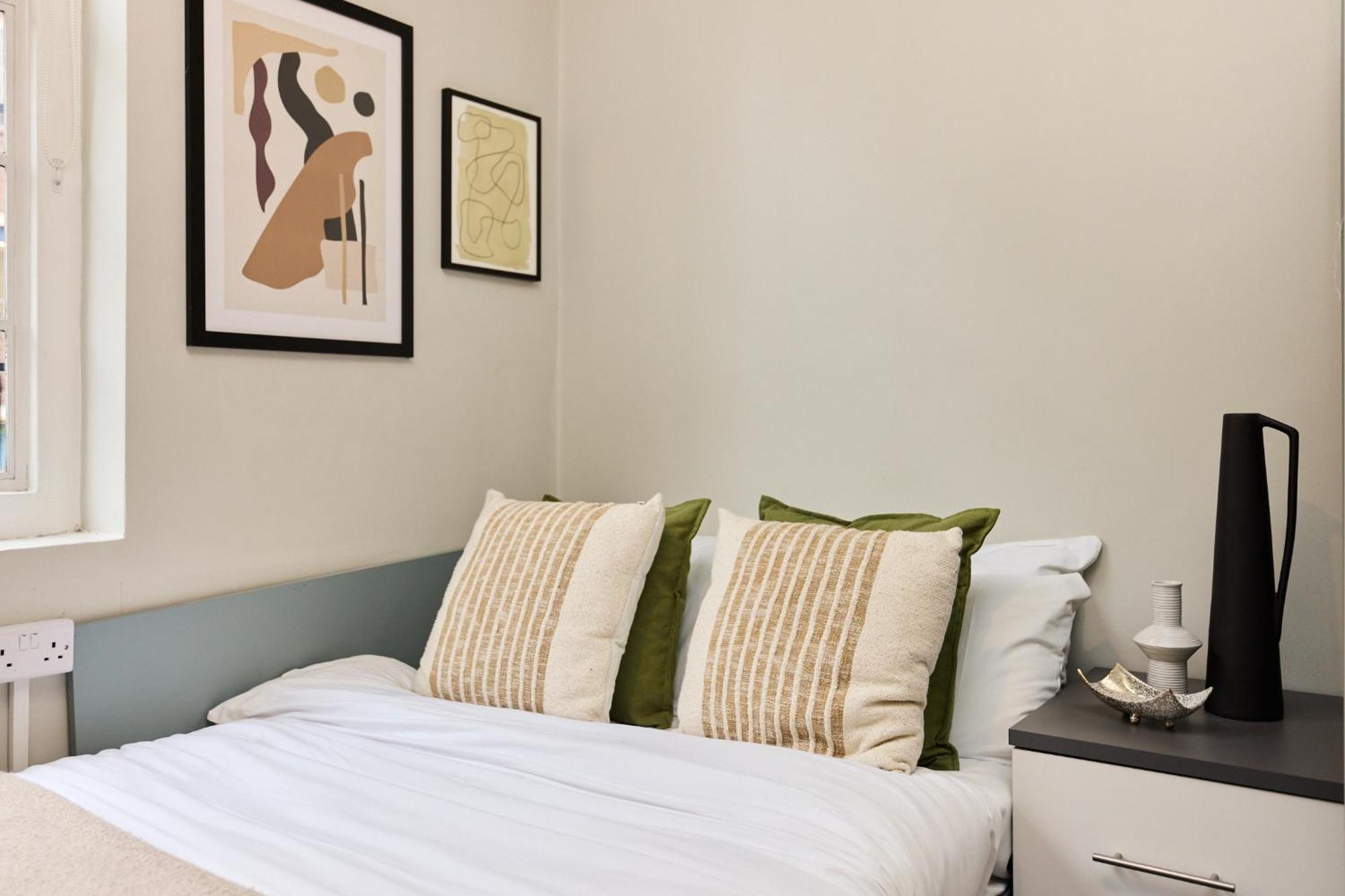 Louise House Hostel Лондон Экстерьер фото
