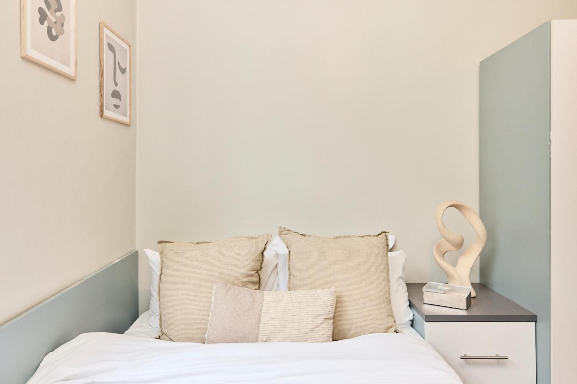 Louise House Hostel Лондон Экстерьер фото