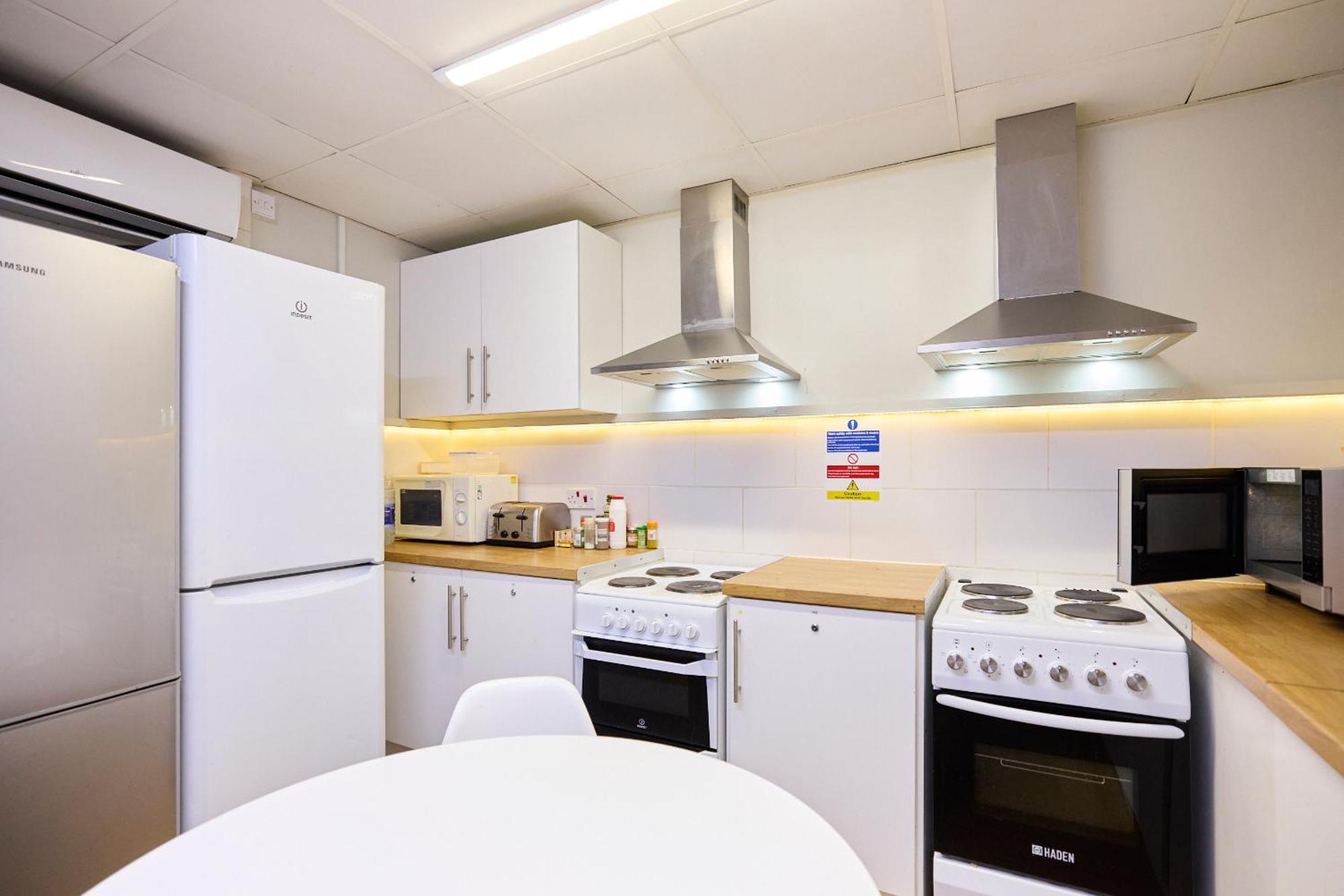Louise House Hostel Лондон Экстерьер фото