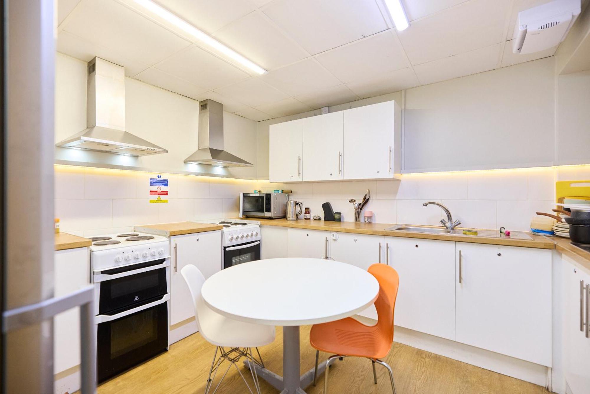 Louise House Hostel Лондон Экстерьер фото